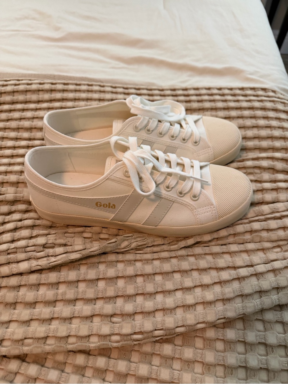 Gola Coaster sneakers. Size 8. NEW.